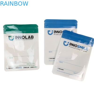 حقيبة بسحاب بيضاء قابلة للتخصيص لمُقوّمات الأسنان الشفافة، جانب واحد شفاف مع إغلاق حراري ومحاذاة الشعار