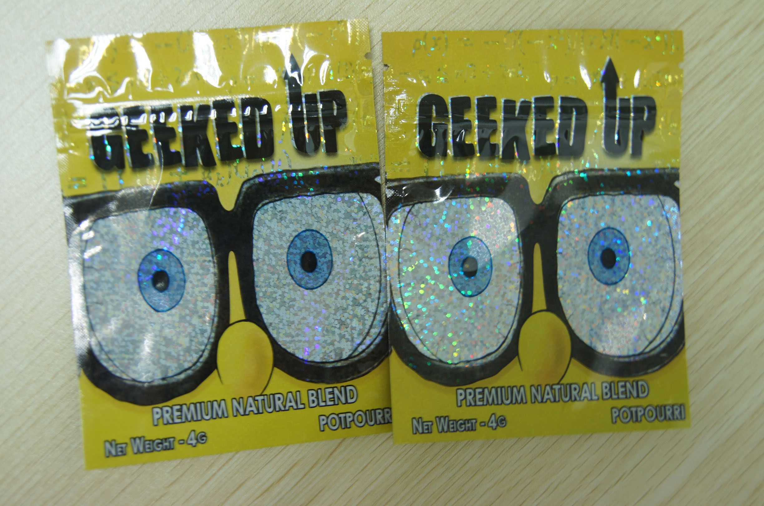 زيبلوك تغليف البخور العشبية 4G ليزر فيلم البلاستيك Geeked up Yellow