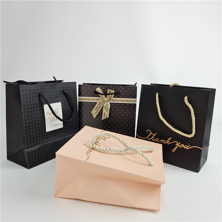 جودة عالية الطباعة الرقمية المخصصة شعار مطبوع كيس التسوق الورقية التعبئة الأبيض 110 غرام قابلة لإعادة الاستخدام