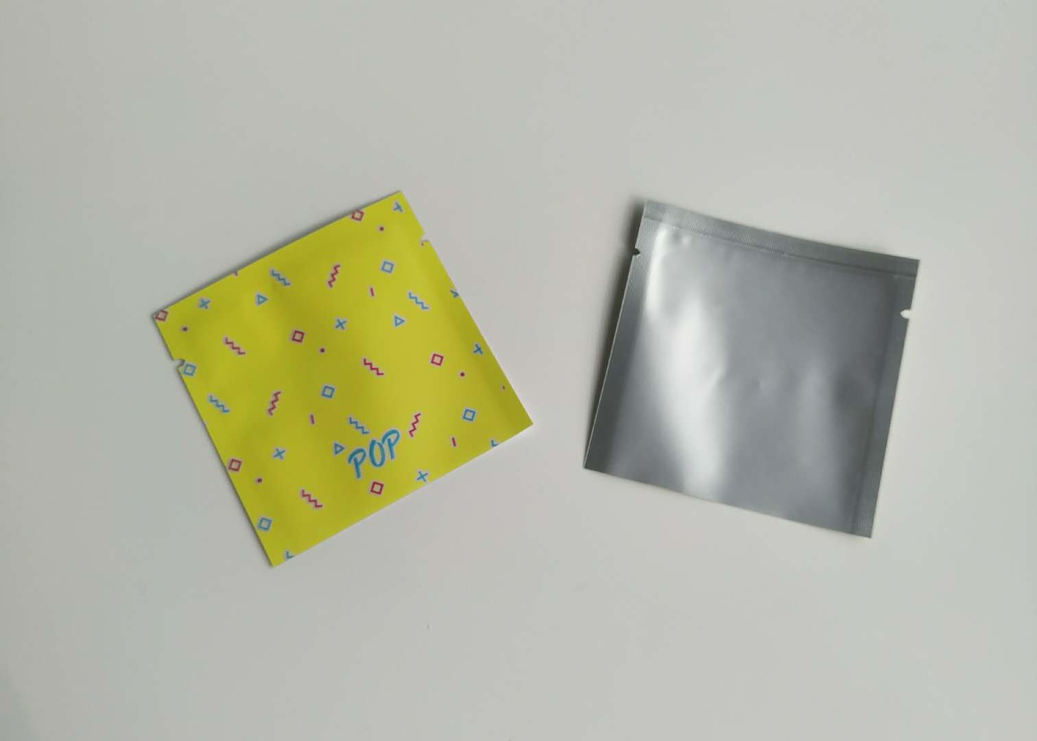 الحقائب البلاستيكية الصغيرة التعبئة والتغليف والوقوف والألمنيوم الوقوف الطعم الصيد دودة حقيبة مع نافذة واضحة