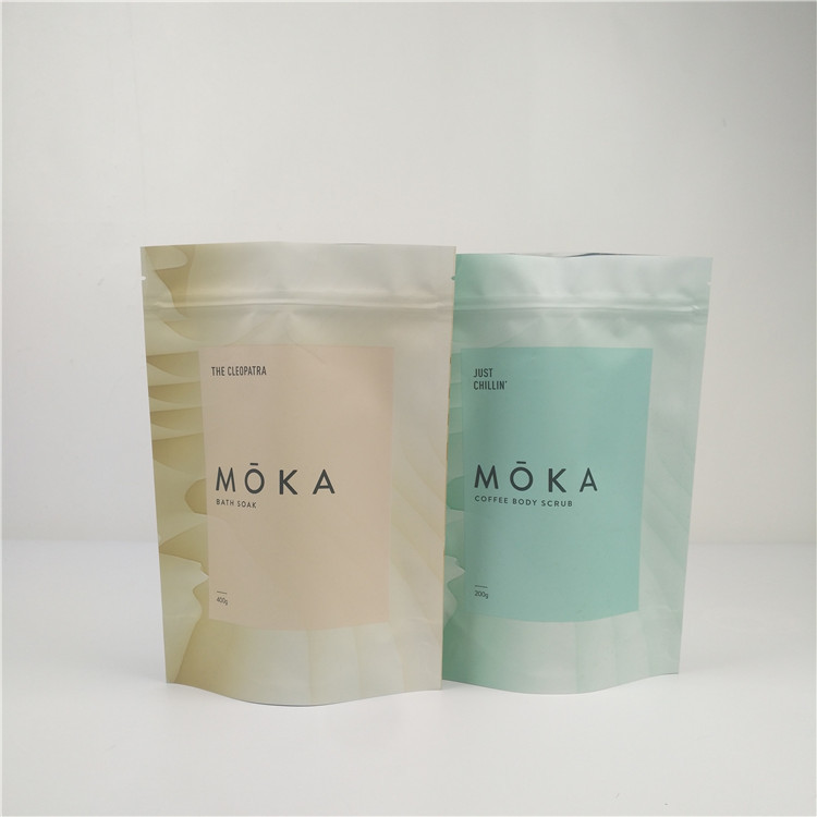 أكياس بلاستيكية مغلفة بسوستة مخصصة لأملاح الحمام