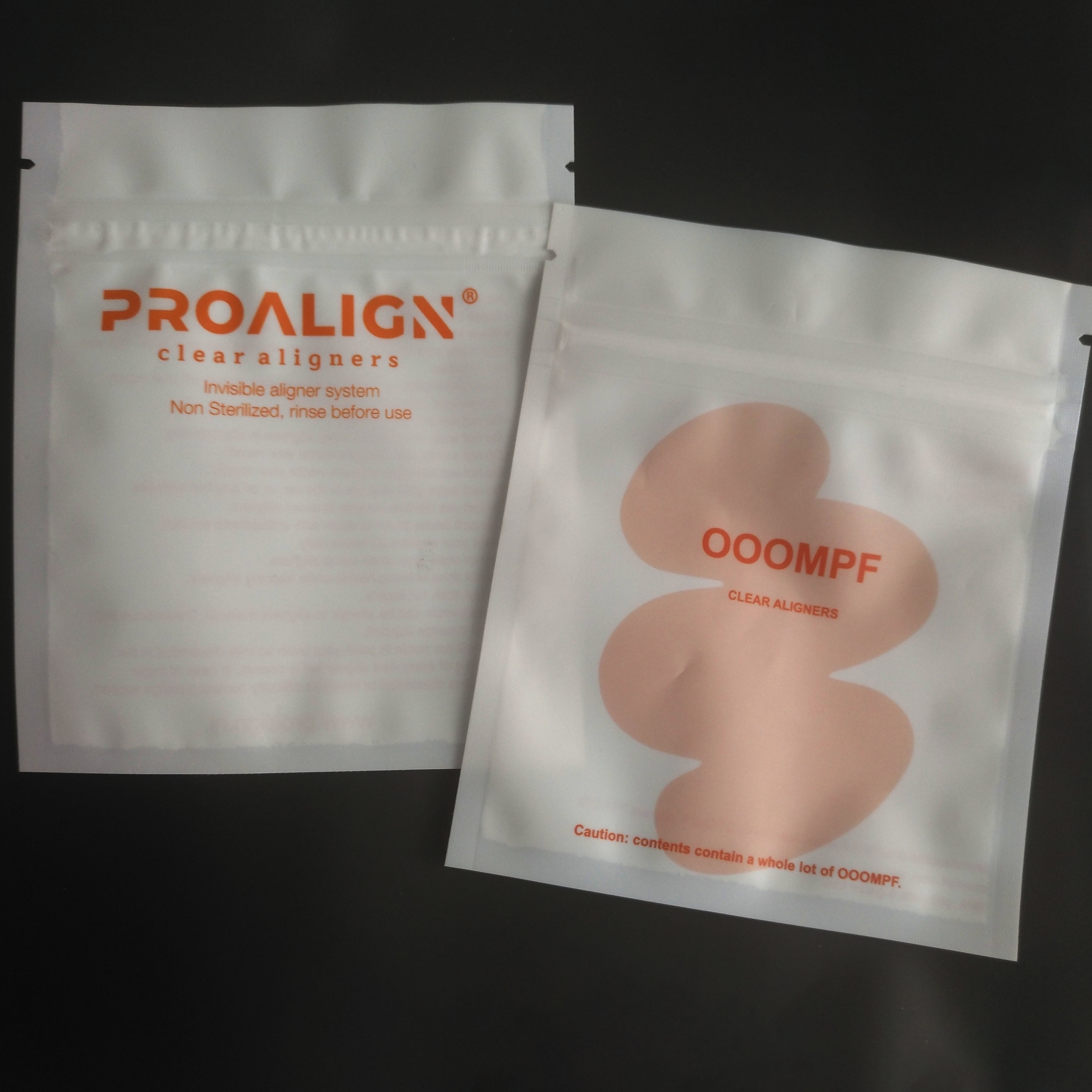 MOPP Vmpet البلاستيك البريدي قفل التعبئة والتغليف ماتي الأسنان واضحة المحاذاة ISO