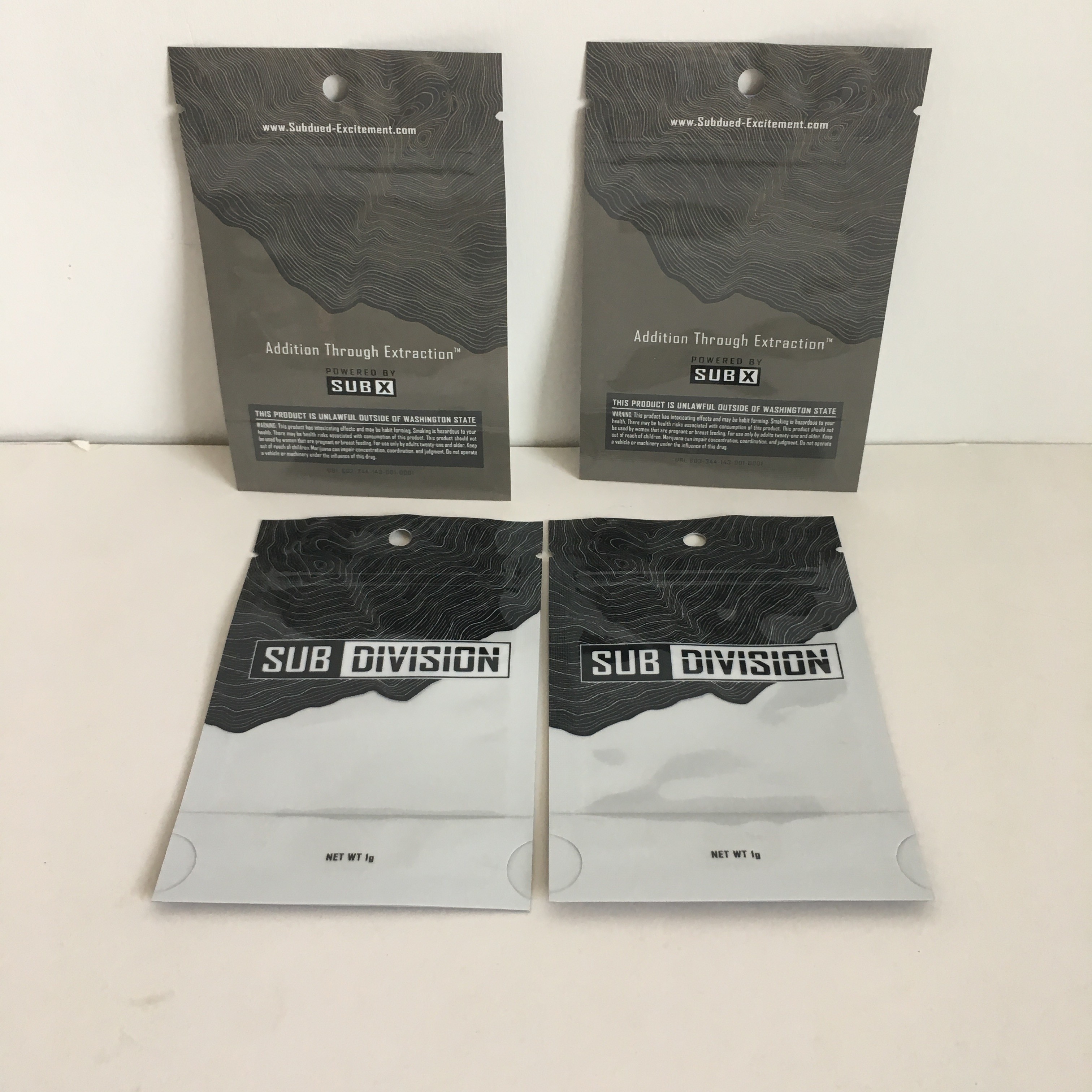 أكياس مقاومة للرائحة أكياس مايلر مع أكياس بلاستيكية من Ziplock 1g من زهرة القنب مع نافذة شفافة بفتحة تعليق